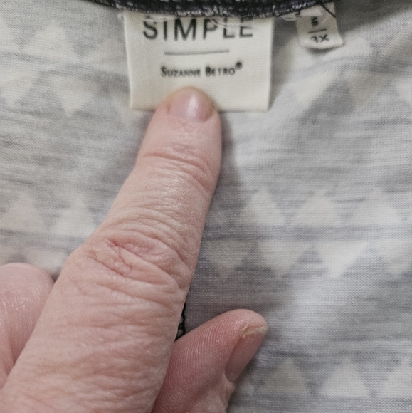 Simple By Susan Betro Black and White Patterned Shirt. Size 3X - Picture 6 of 7